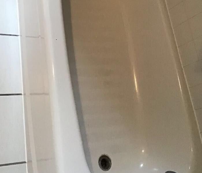 same bathtub after SERVPRO cleaned it
